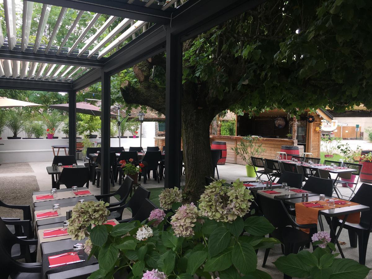 Le Relais Des Vieilles Postes Hotel Les Avenières Екстериор снимка