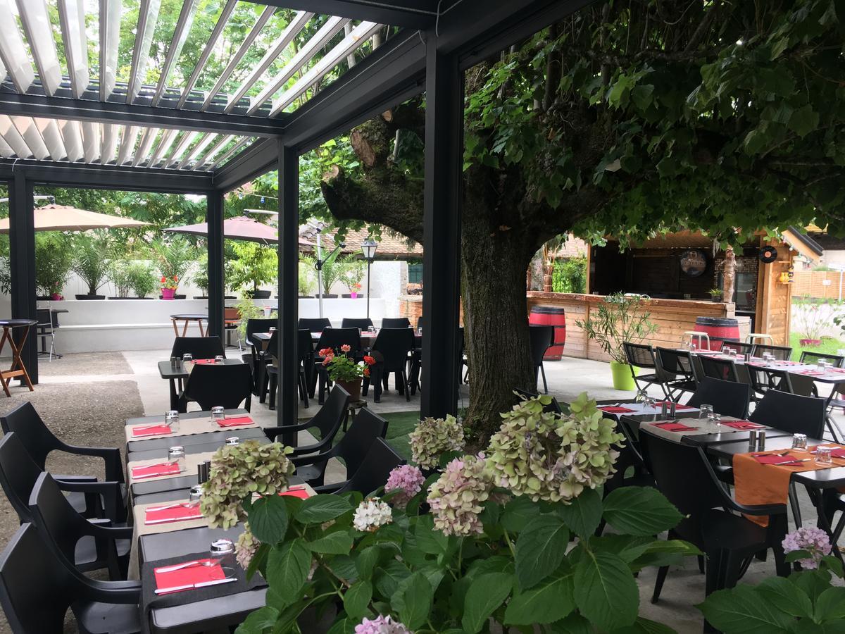 Le Relais Des Vieilles Postes Hotel Les Avenières Екстериор снимка