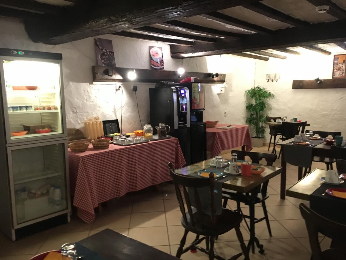 Le Relais Des Vieilles Postes Hotel Les Avenières Екстериор снимка