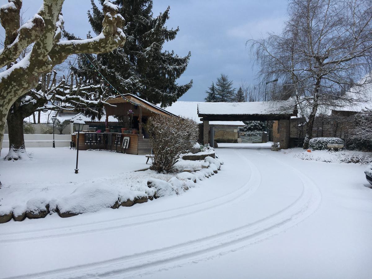 Le Relais Des Vieilles Postes Hotel Les Avenières Екстериор снимка