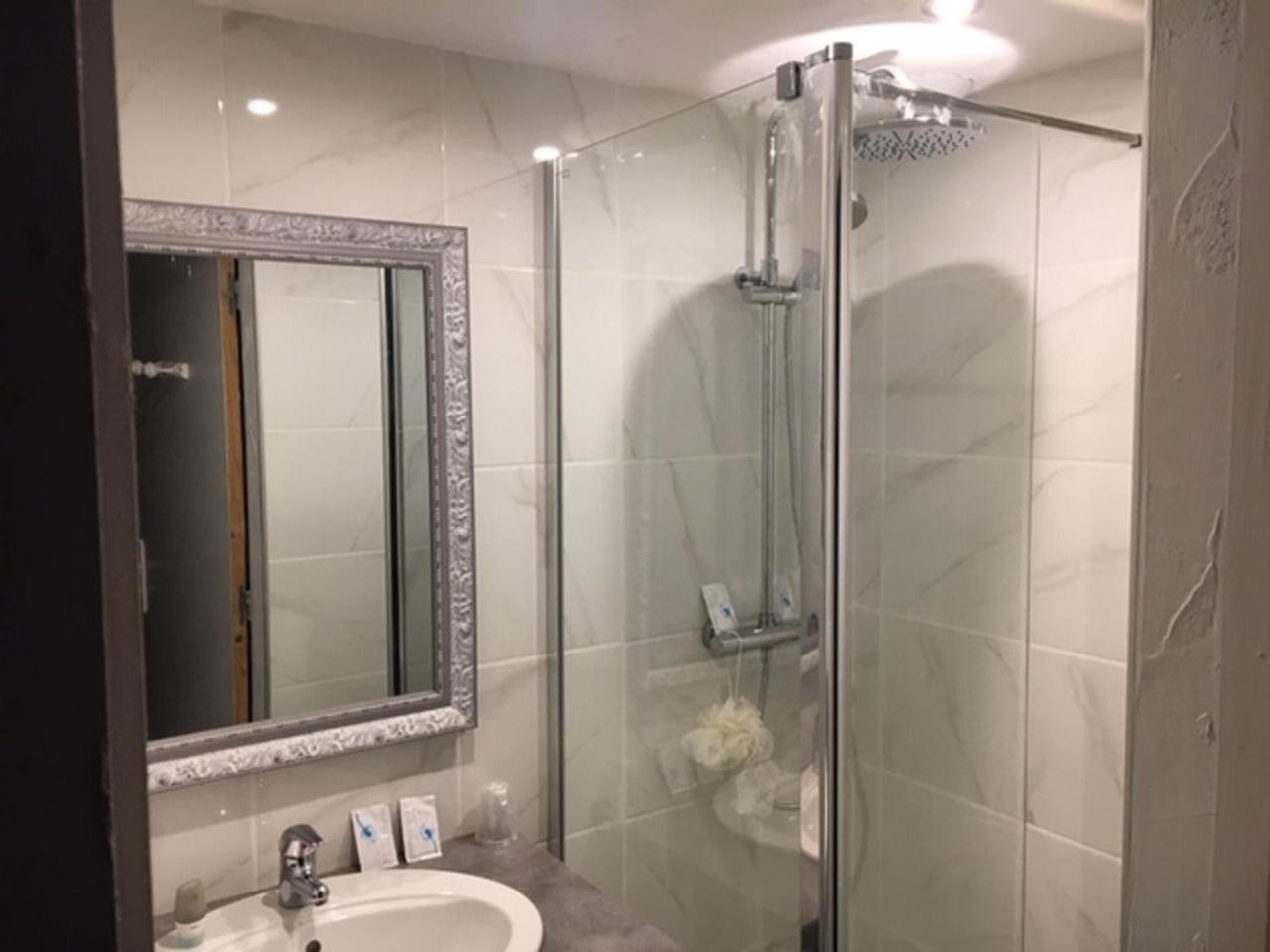 Le Relais Des Vieilles Postes Hotel Les Avenières Екстериор снимка