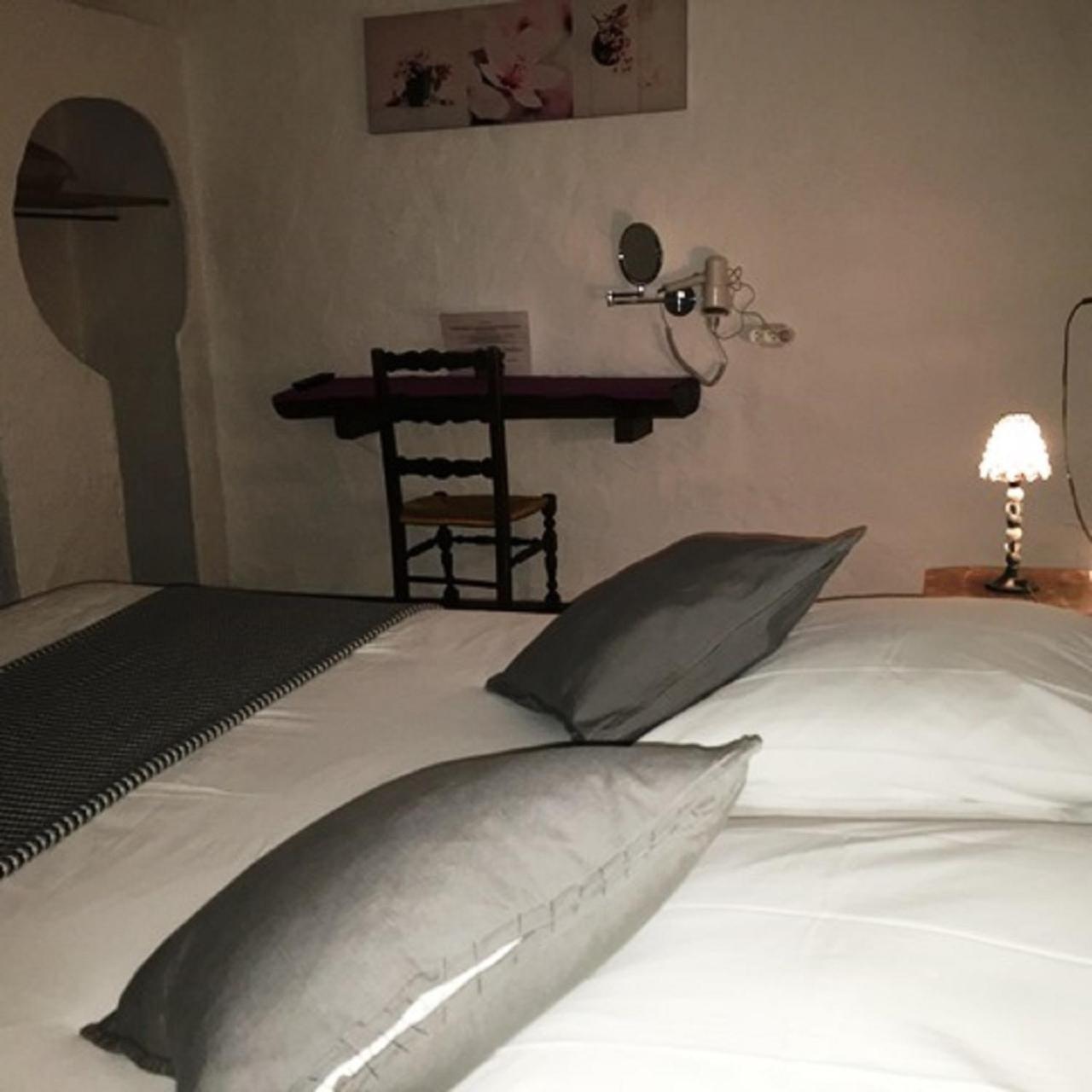 Le Relais Des Vieilles Postes Hotel Les Avenières Екстериор снимка