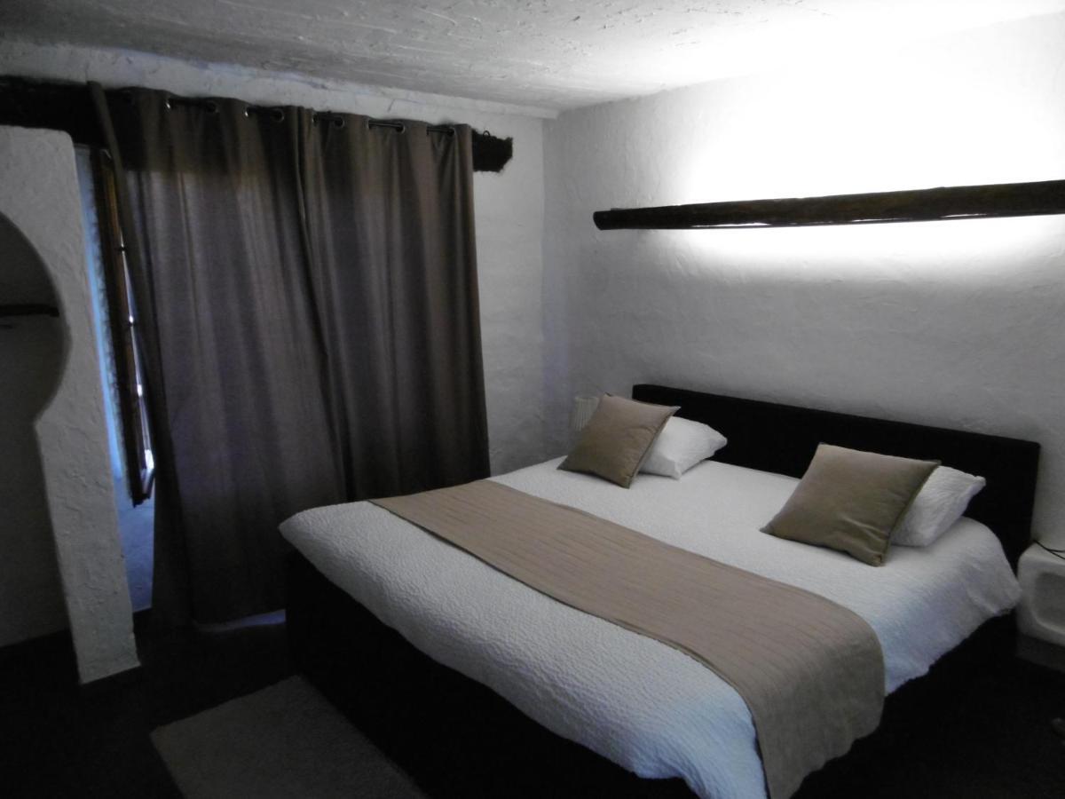Le Relais Des Vieilles Postes Hotel Les Avenières Екстериор снимка