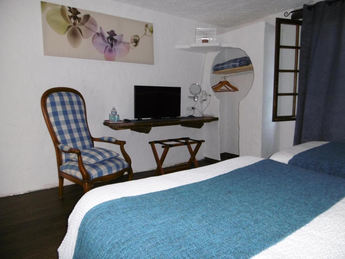 Le Relais Des Vieilles Postes Hotel Les Avenières Екстериор снимка