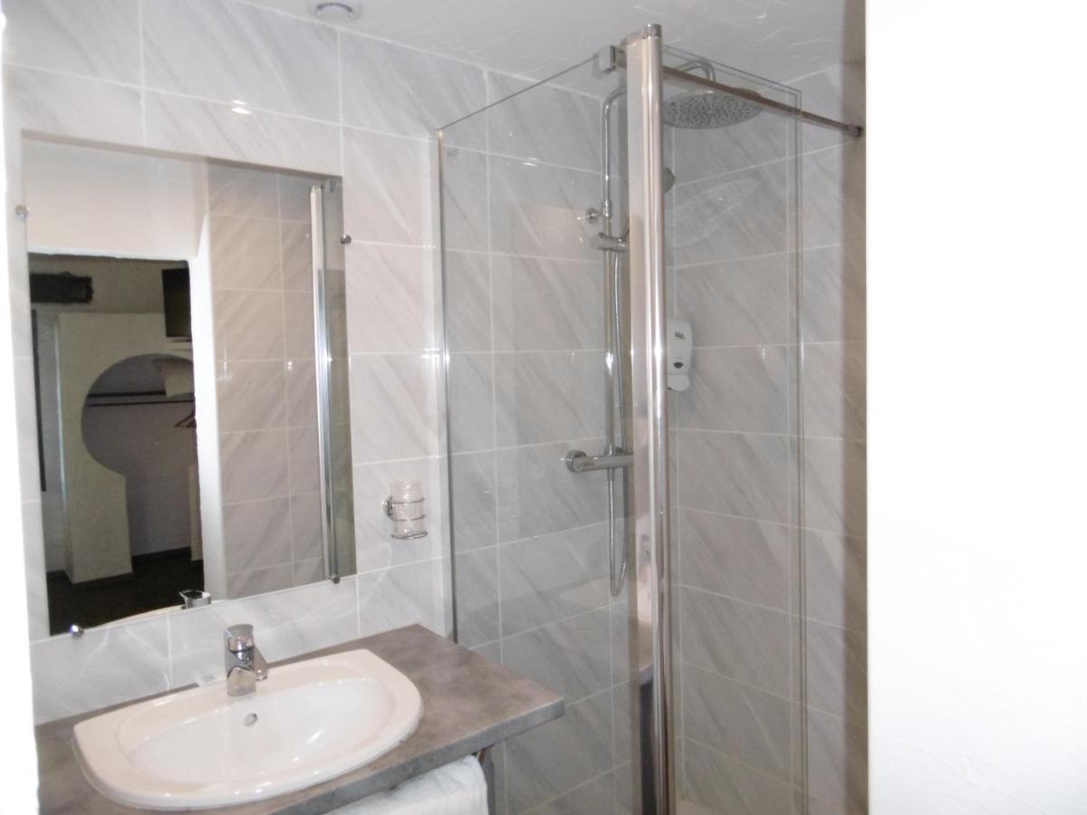 Le Relais Des Vieilles Postes Hotel Les Avenières Екстериор снимка
