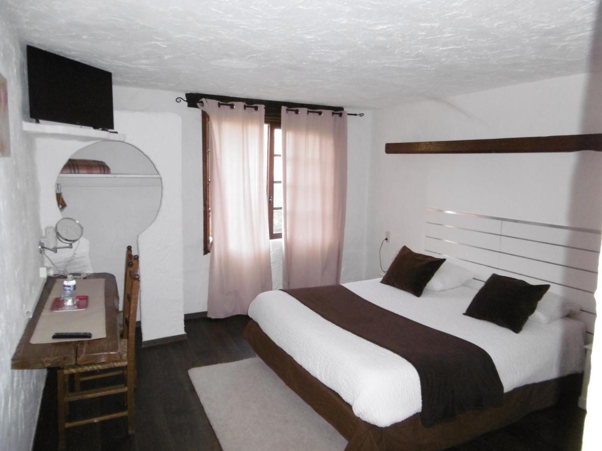 Le Relais Des Vieilles Postes Hotel Les Avenières Екстериор снимка