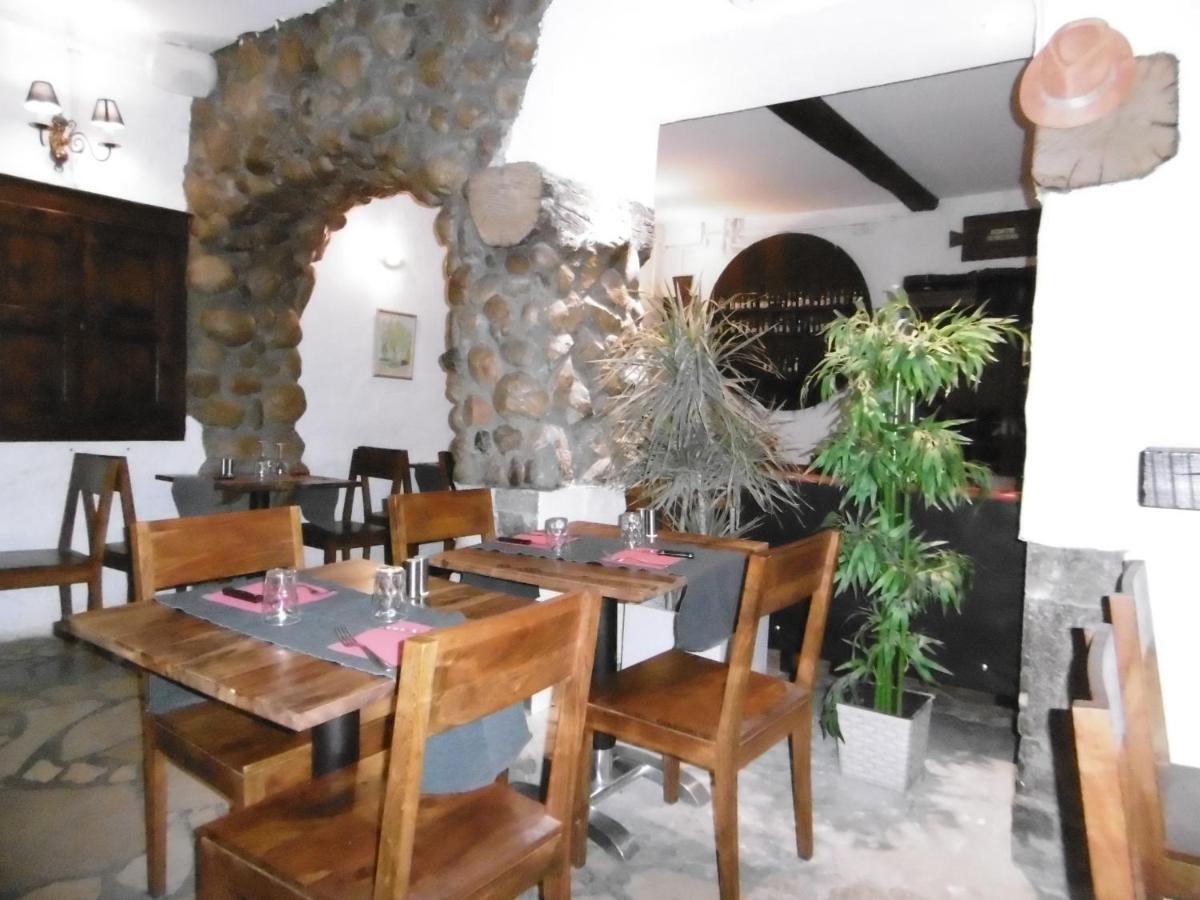 Le Relais Des Vieilles Postes Hotel Les Avenières Екстериор снимка